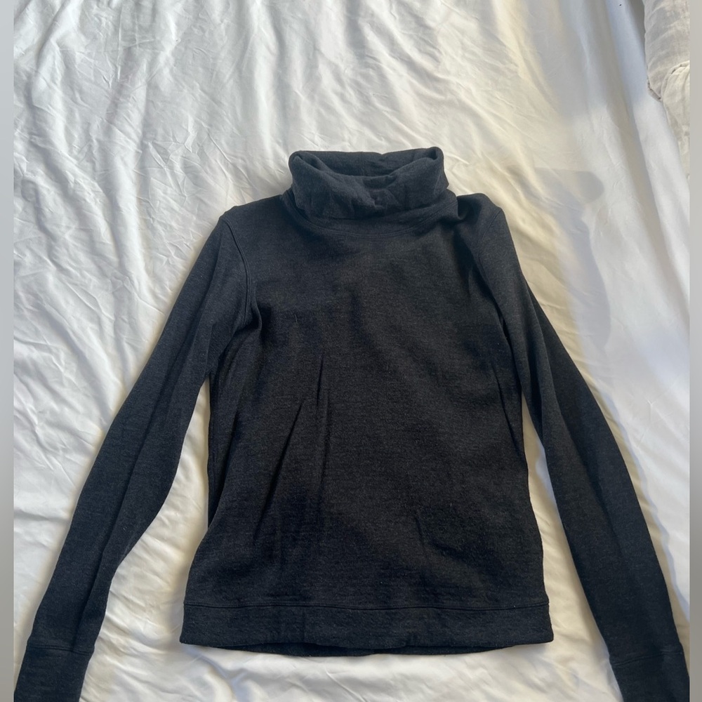 Lulu lemon turtle neck